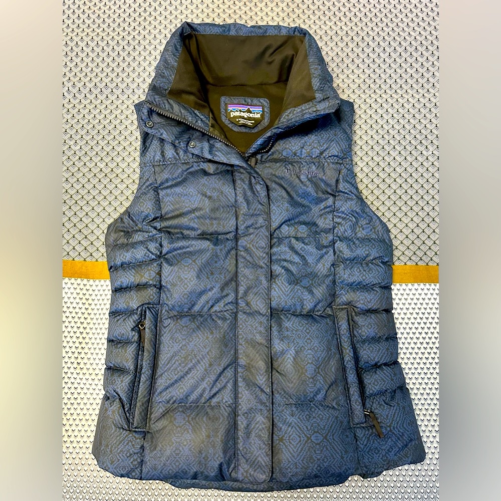 Patagonia Women’s Down With It Vest Size S - Dark blue/Black Pattern